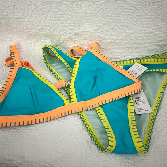 Cupshe bikini-new with tags size medium - Picture 2 of 4